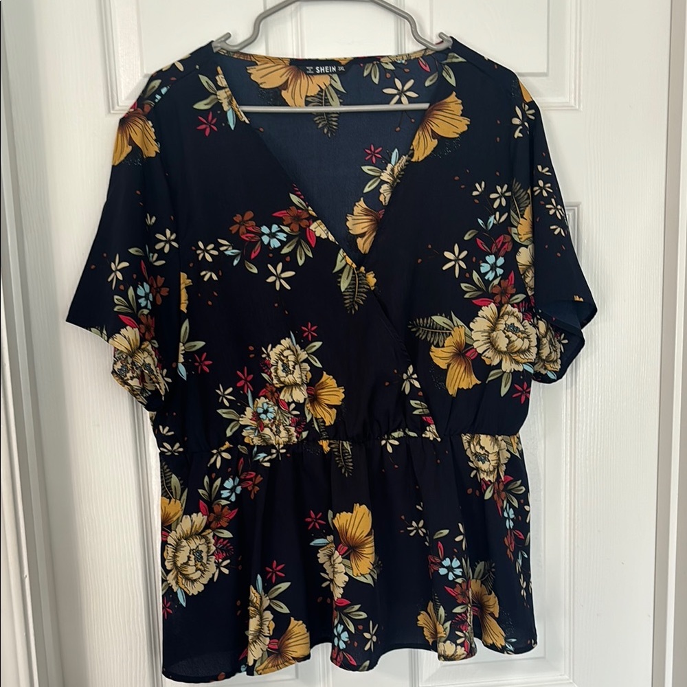 SHEIN Women's Black Floral Top